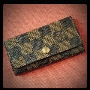 *SOLD* Louis Vuitton key holder